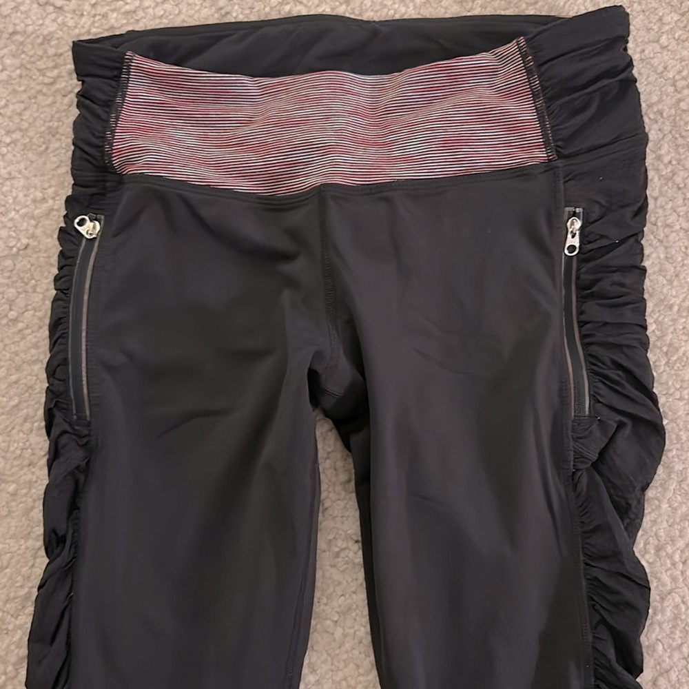 Lululemon grey and pink capri tights